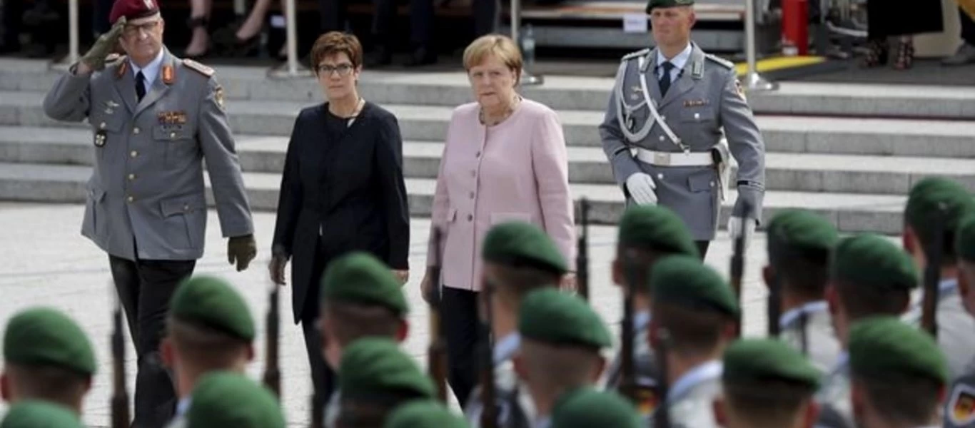 ΥΠΑΜ Γερμανίας: «Δεν θα μπορούσαμε να αποστείλουμε στρατό στο εξωτερικό - Δεν συμφωνεί η Βουλή»